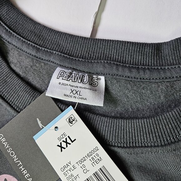 Christmas Snoopy Gray Graphic Sweatshirt Size XXL - Picture 3 of 3